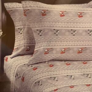 Peanuts Snoopy Woodstock Christmas Santa Fair isle sheet set - Queen NEW